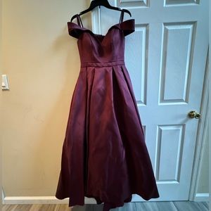 Formal burgundy gown size 4. Simple & Elegant used once for a Sweet 16.